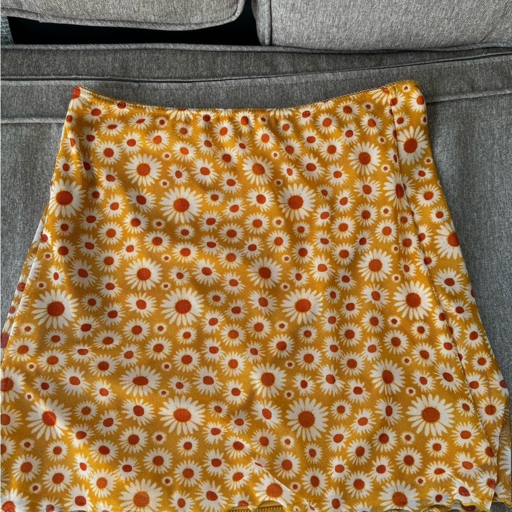 Medium Yellow Daisy Print Urban Outfitters Skirt